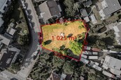 Prodej stavebního pozemku 1025 m2 v Dolních Měcholupech, cena 16500000 CZK / objekt, nabízí CENTURY 21 4fin Reality