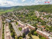 Prodej ideální 1/2 komerčního pozemku, 1935 m2, Karlická ul., cena 8800000 CZK / objekt, nabízí 